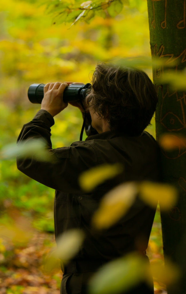 Jägerin im Wald, derbesteaugenblick.de