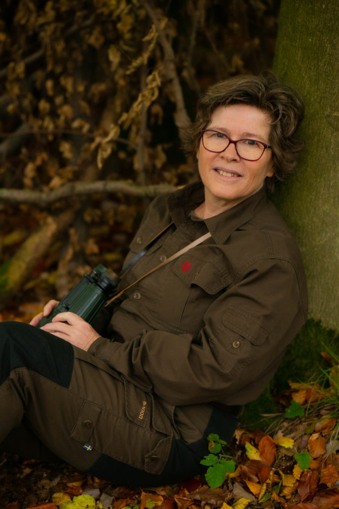 Jägerin im Wald, derbesteaugenblick.de