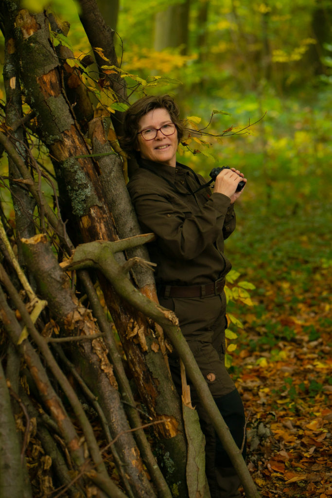 Jägerin im Wald, derbesteaugenblick.de