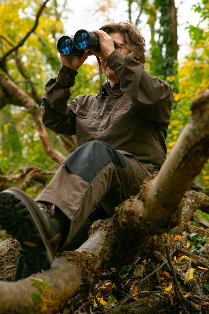 Jägerin im Wald, derbesteaugenblick.de